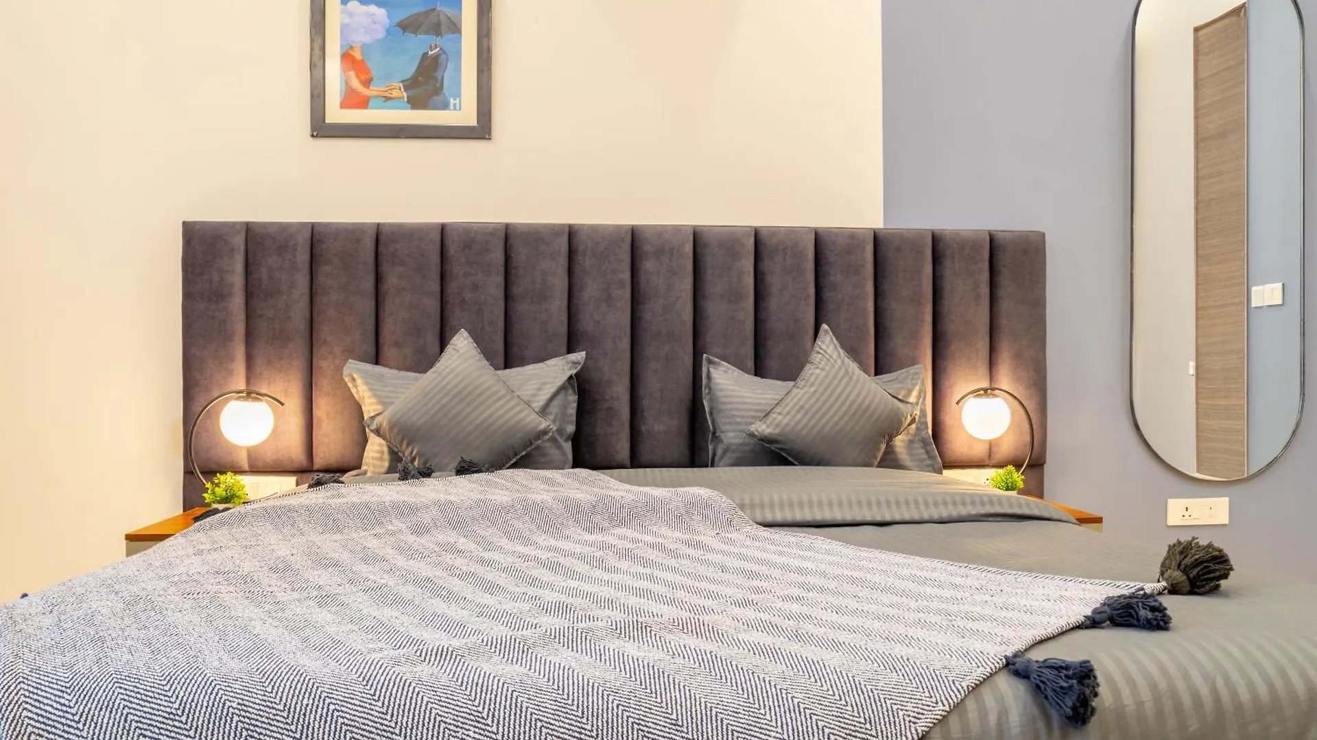 **** فندق Housr 1Rk & 1Bhk Apartment Sector 28 Near Galleria Market غورغاون الهند